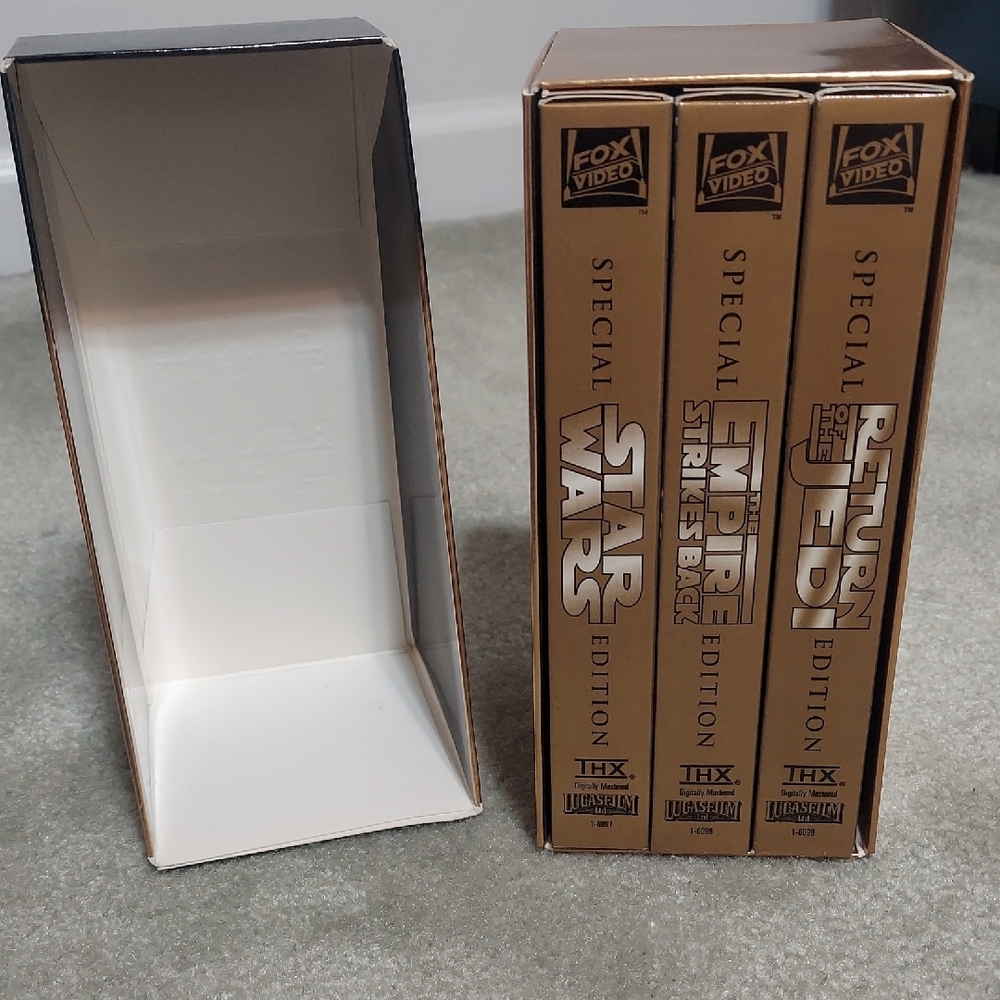 Star Wars Trilogy Special Edition - Black and Gold - Picture 4 of 7